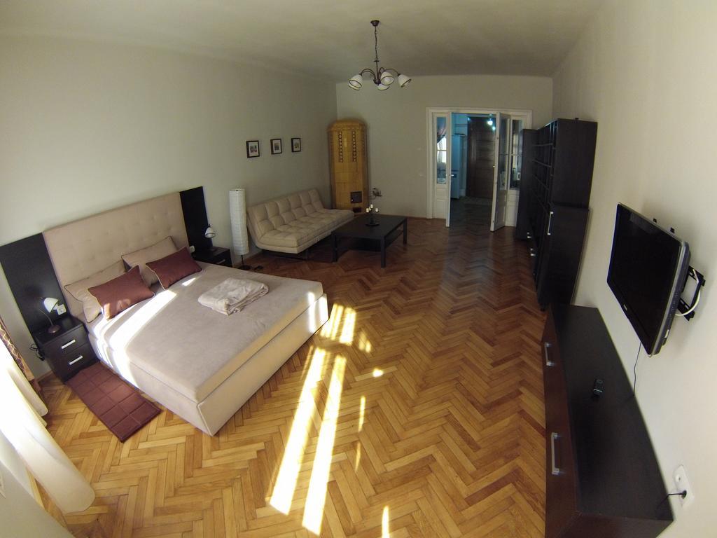 Chic Studio Brasov Apartment Bagian luar foto