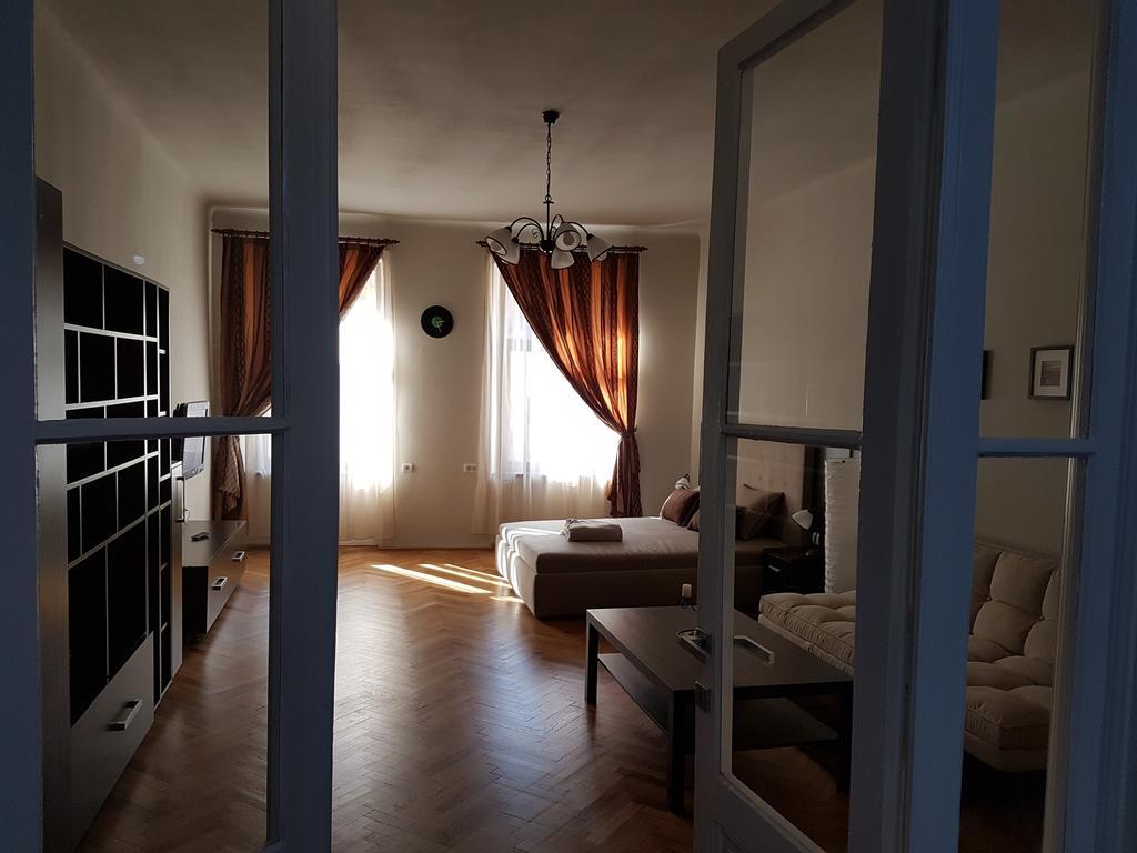 Chic Studio Brasov Apartment Bagian luar foto