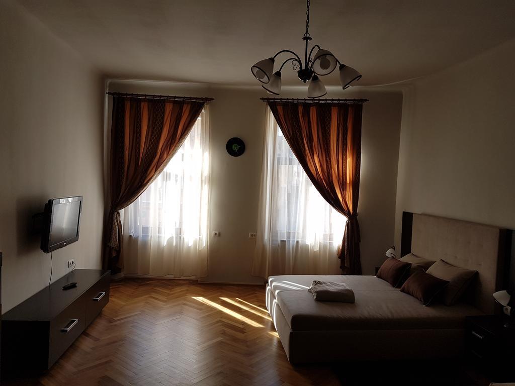 Chic Studio Brasov Apartment Bagian luar foto