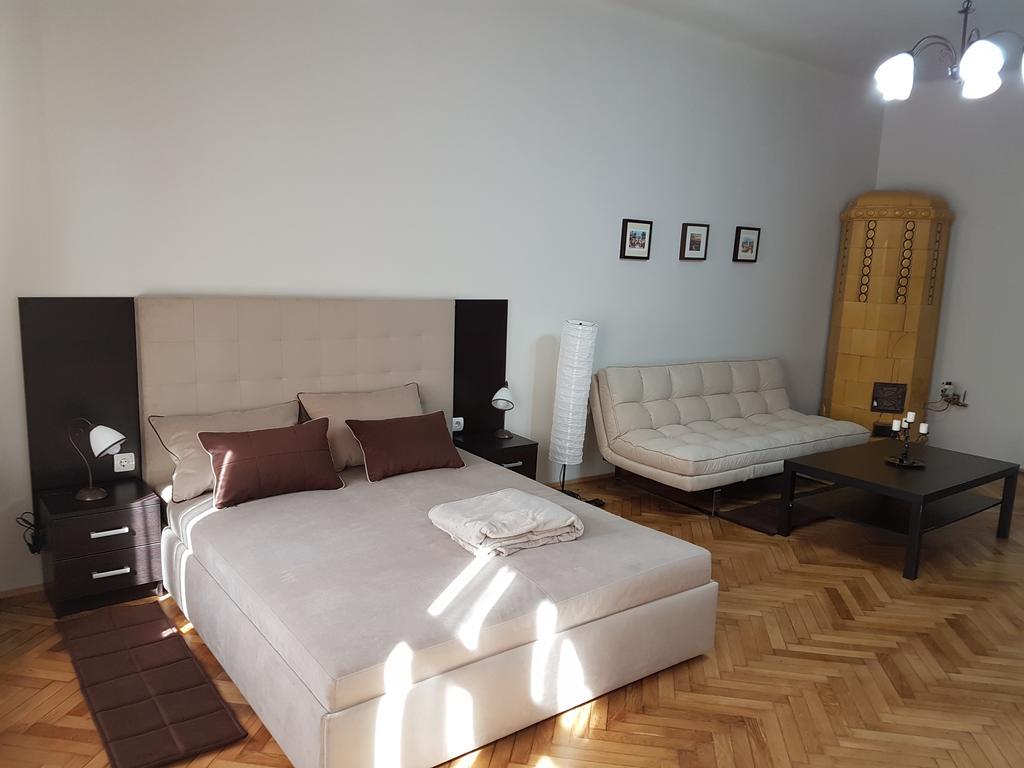 Chic Studio Brasov Apartment Bagian luar foto