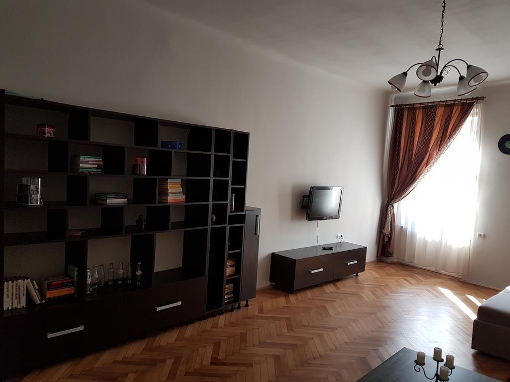 Chic Studio Brasov Apartment Bagian luar foto