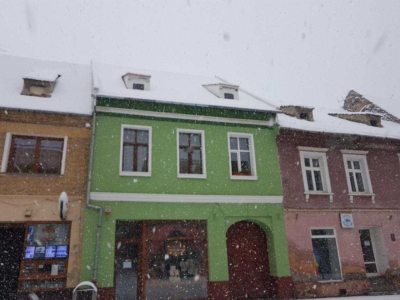 Chic Studio Brasov Bagian luar foto